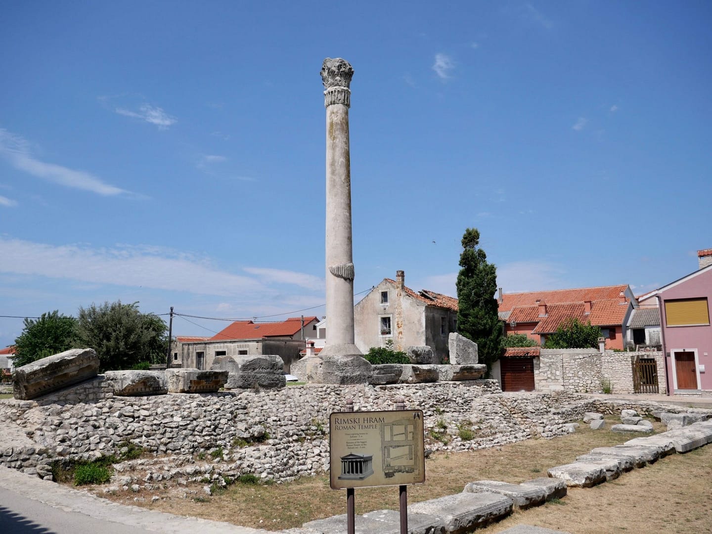 overblijfselen romeinse tempel nin
