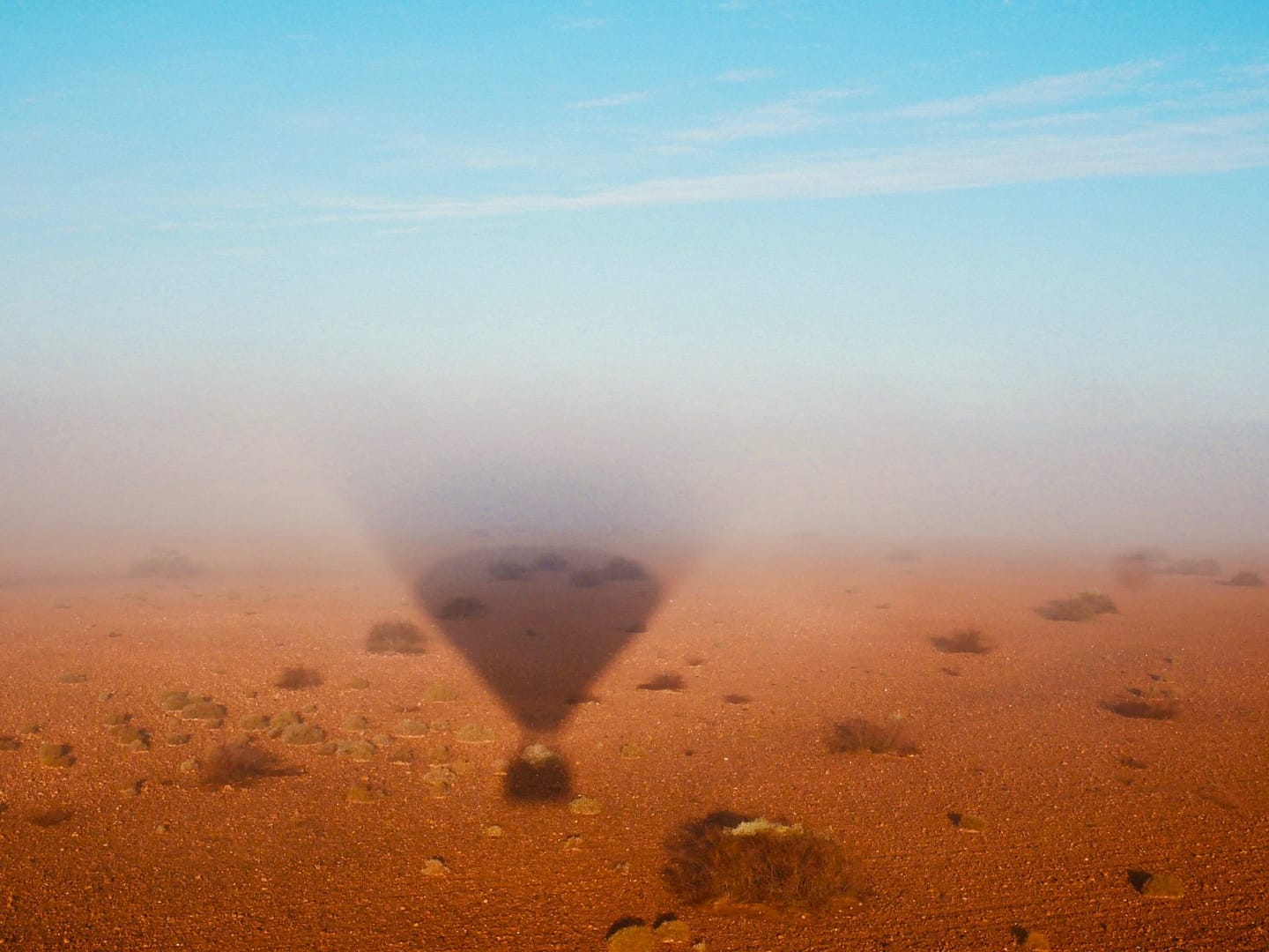 Ballonvaart Marrakech boven het Atlasgebergte Schaduw luchtballon marokko