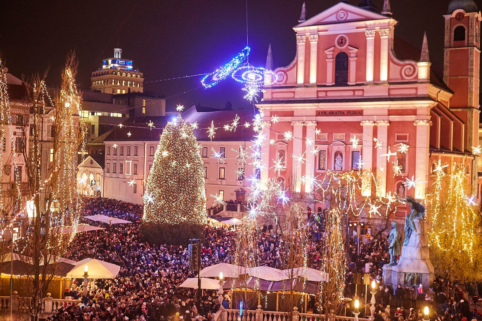 mooie kerstboom in Ljubljana