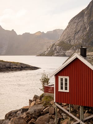Waar kun je slapen in een rood huisje in noorwegen